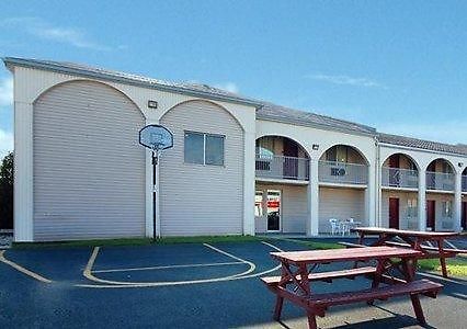 Rodeway Inn אפינגהם מראה חיצוני תמונה